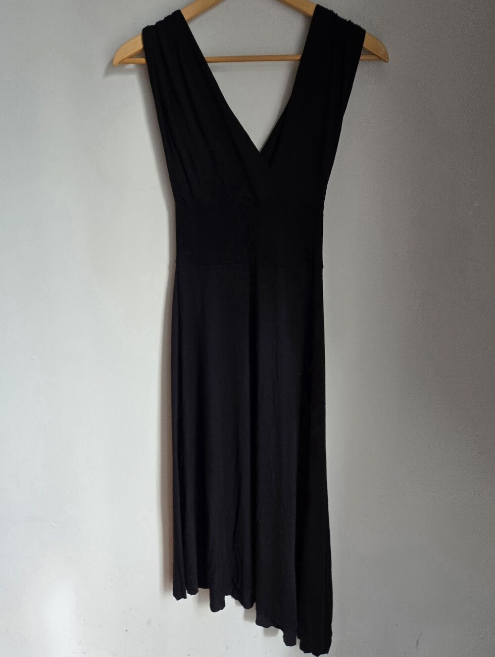 DYNAMITE Classic Black V-Neck Dress